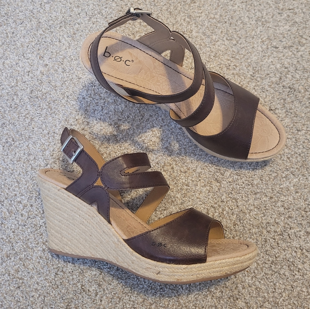 b.o.c brown strapped wedges